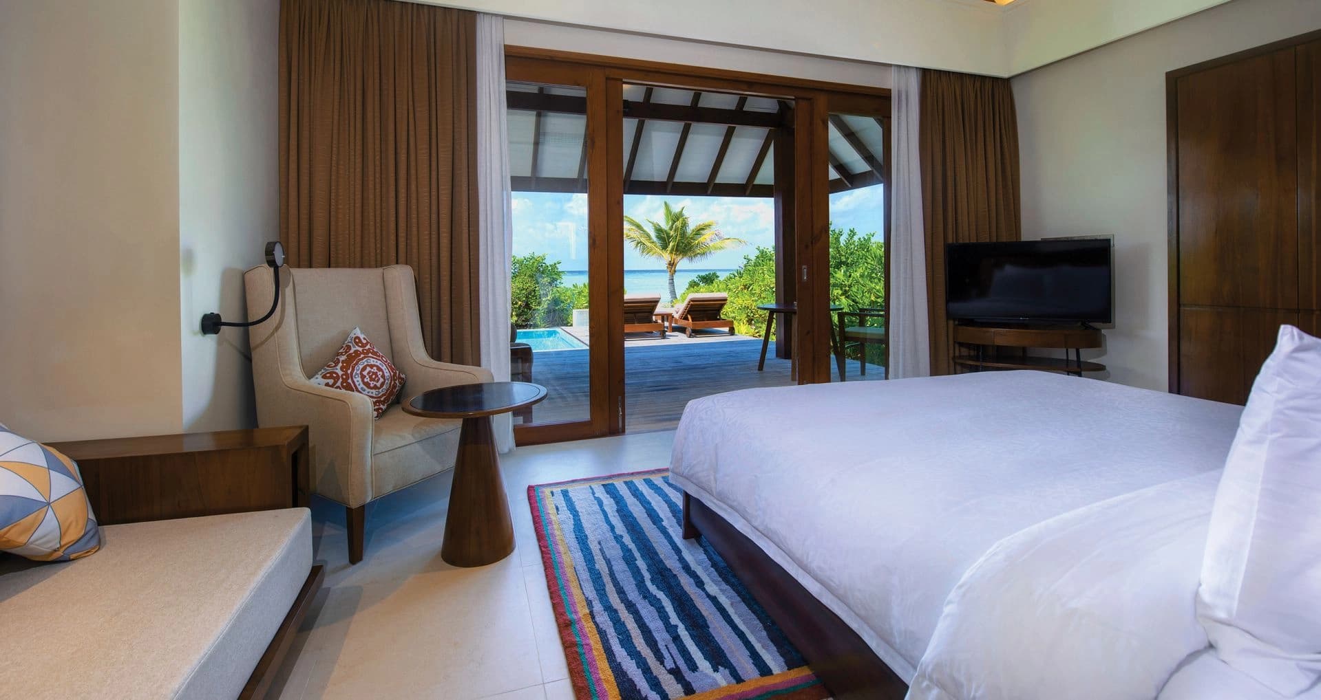 Beach Villa with Pool - Image 2