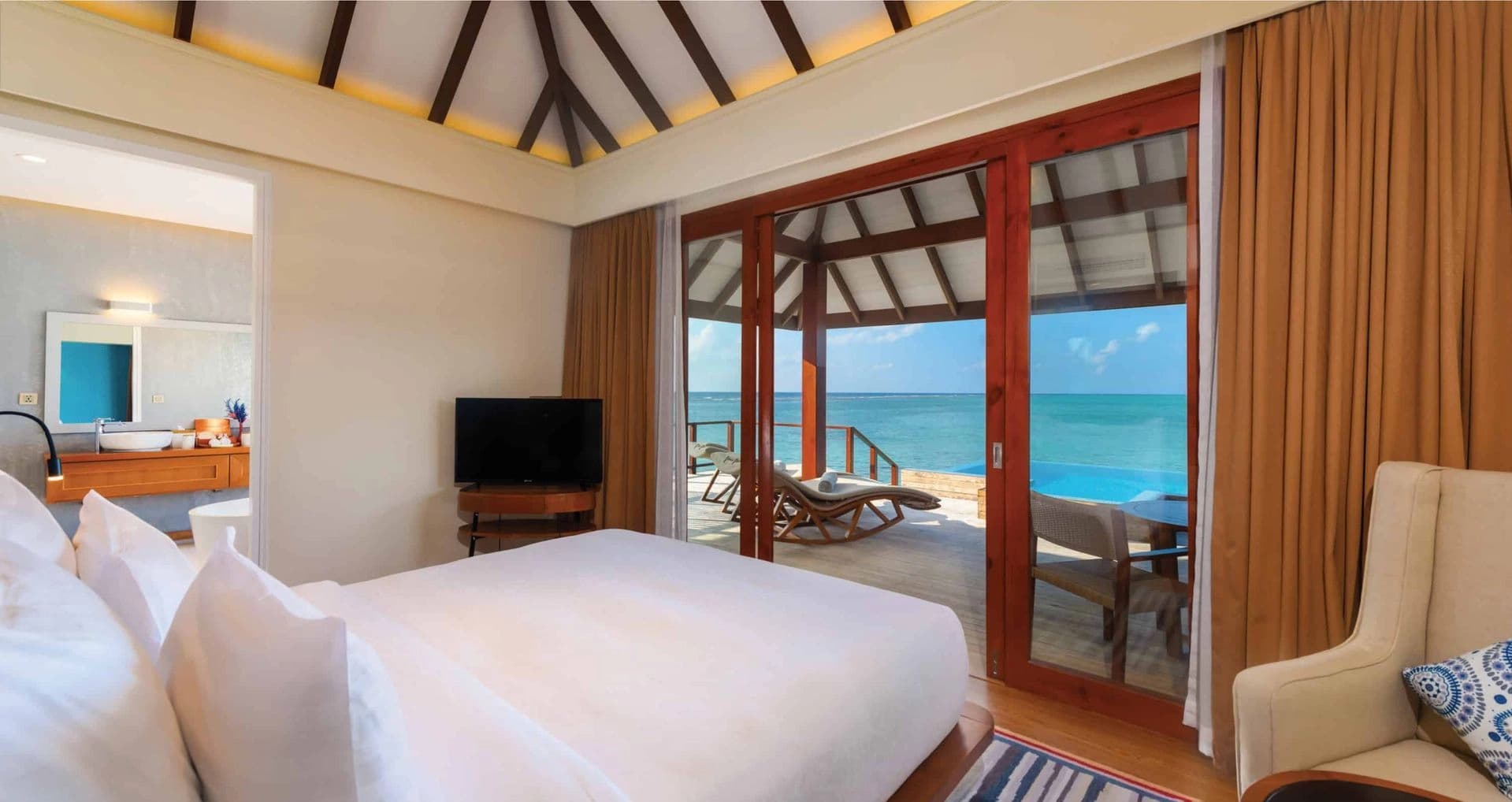 Water Villa With Pool - Image 3