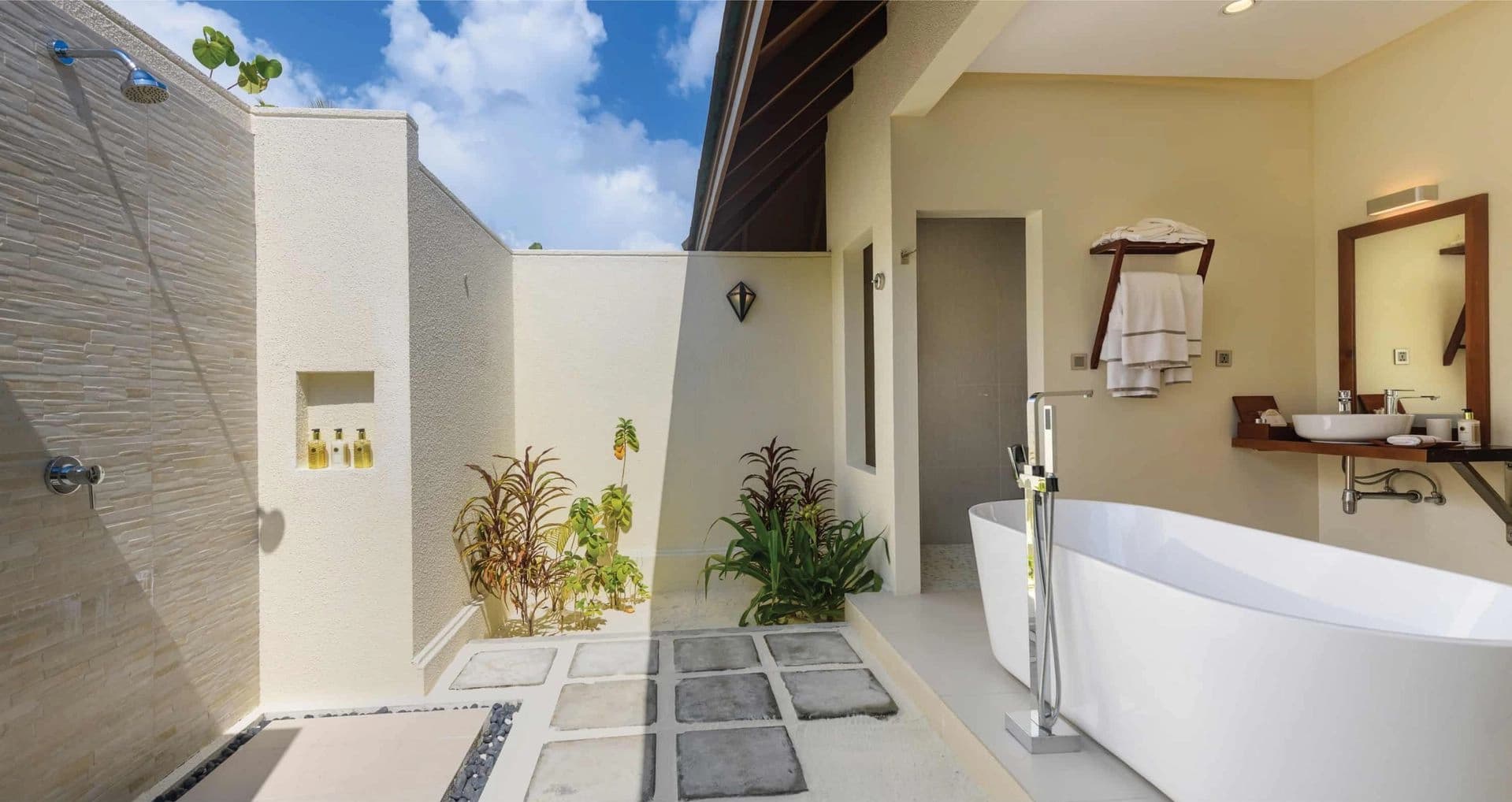 Two Bedroom Beach Villa With Pool - Image 4