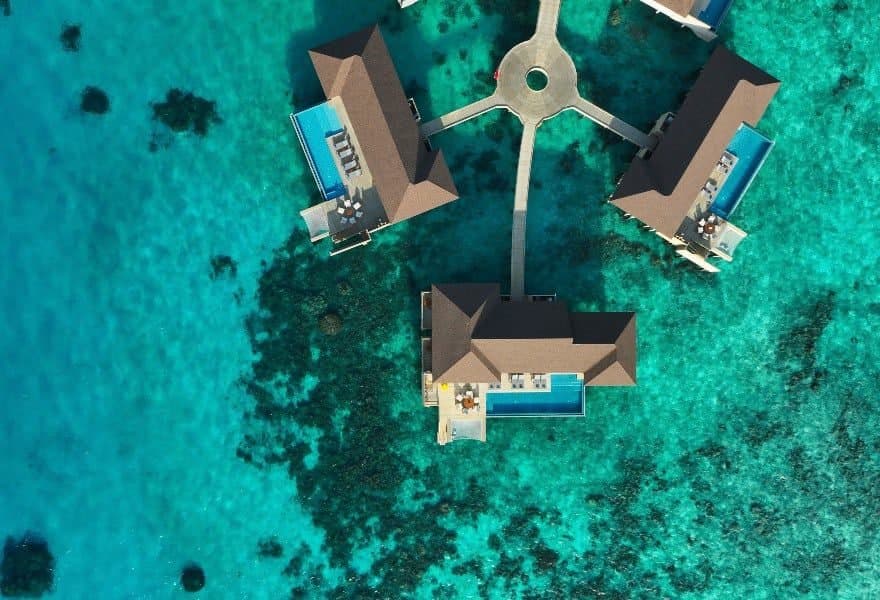 Three Bedroom Sunset Over Water Pool Residence - Image 2