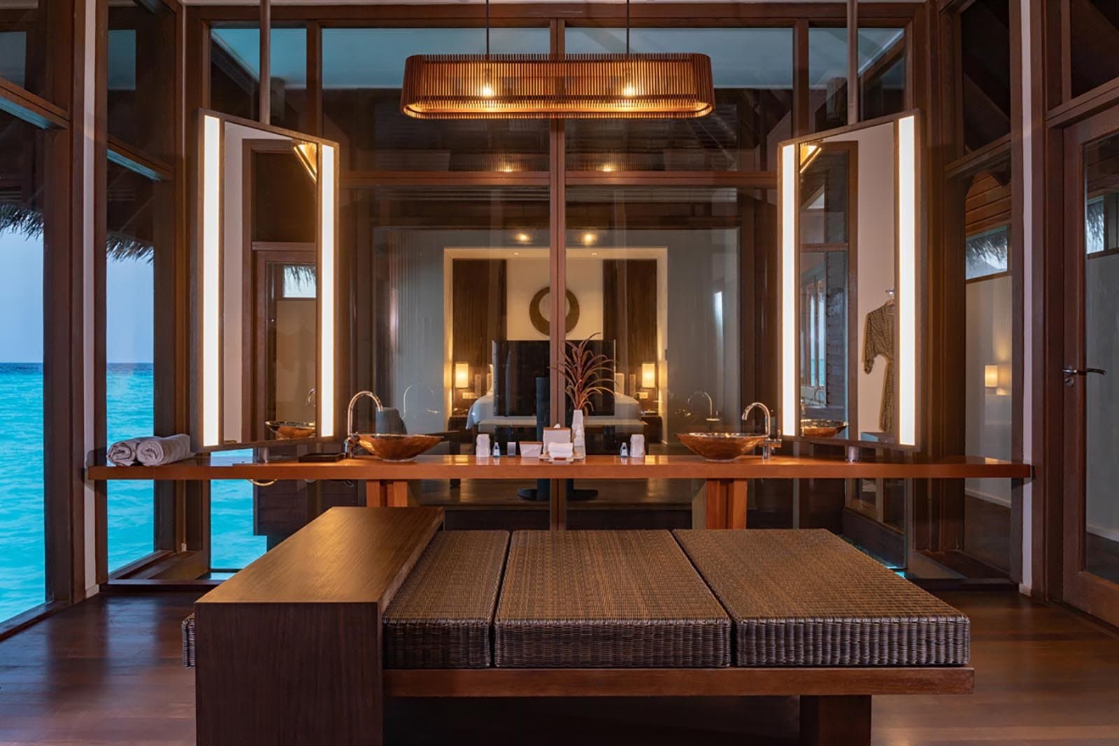 Grand Water Villa With Pool - Image 4