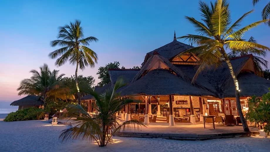 Naiboli Bar - Sophisticated fine dining restaurant at Banyan Tree Vabbinfaru featuring elegant tropical ambiance and gourmet cuisine