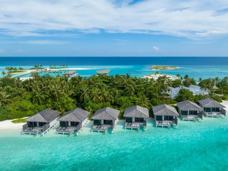 Lagoon Villa - Le Méridien Maldives - Elegant 1-guest oceanfront accommodation at Le Meridien Maldives Resort featuring premium furnishings and stunning Maldives views