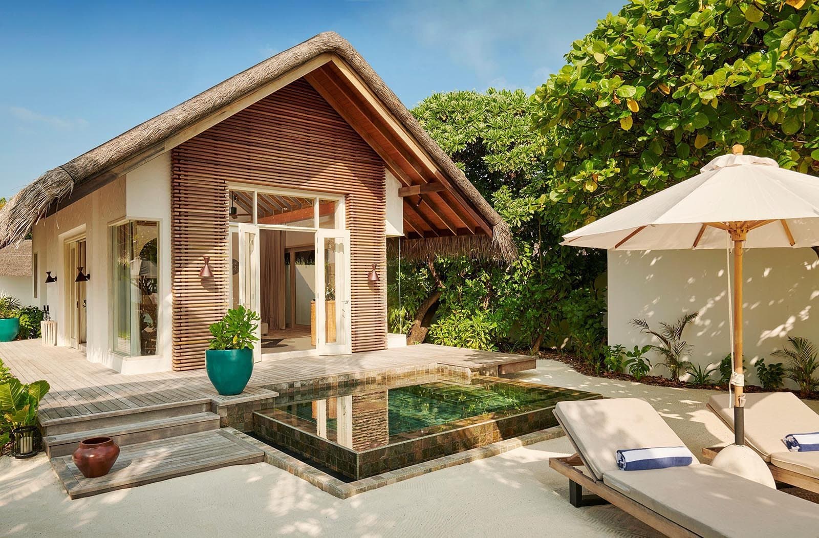 Beach Sunrise Villa with Private Pool - Sirru Fen Fushi