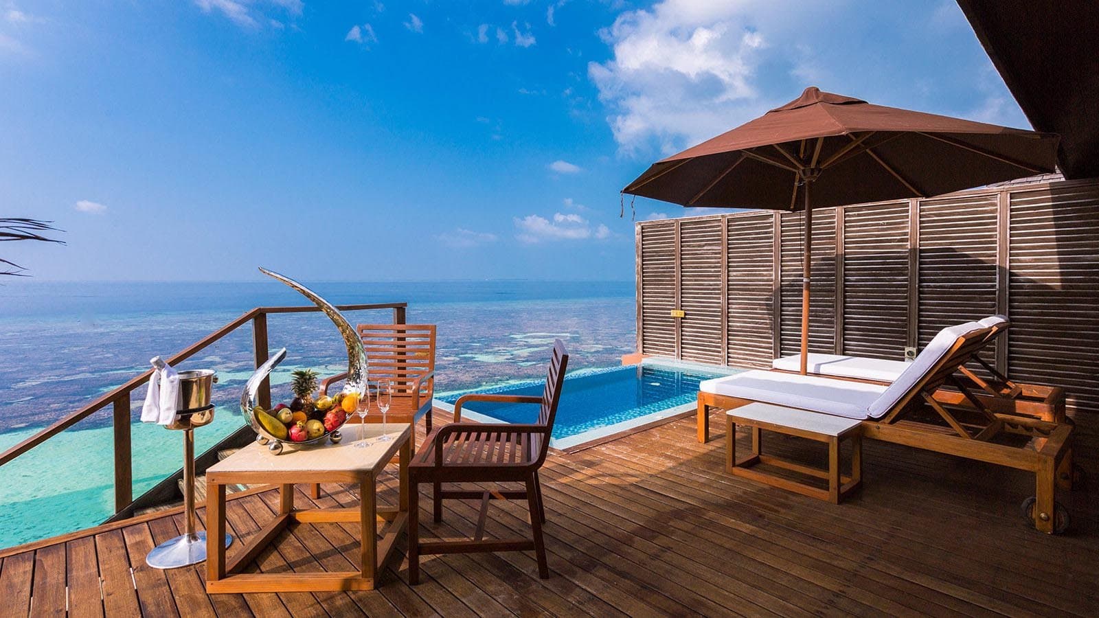 Deluxe Water Villas - Lily Beach Resort & Spa
