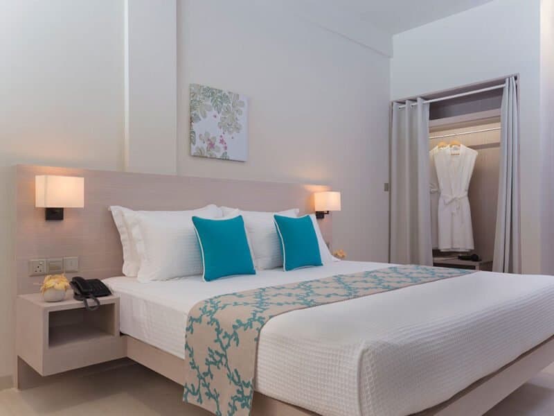 Deluxe Room - Image 2