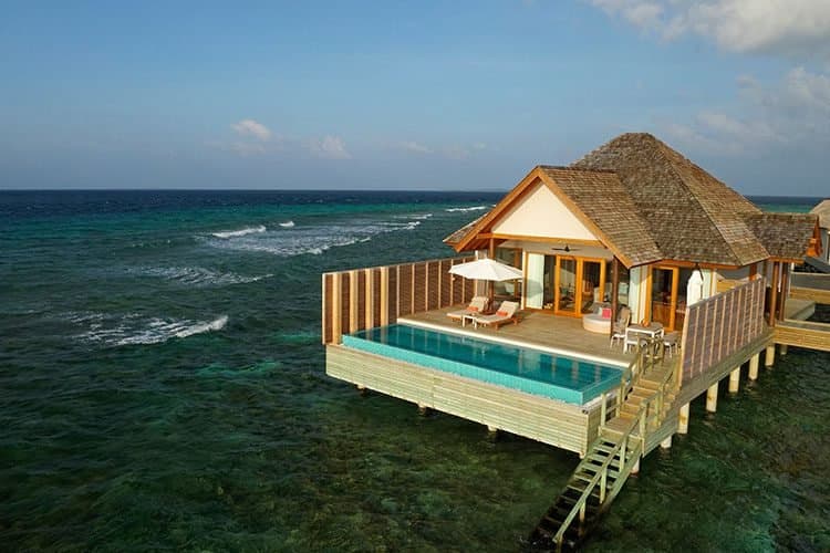 Superior Water Villas with Pool - Emerald Faarufushi