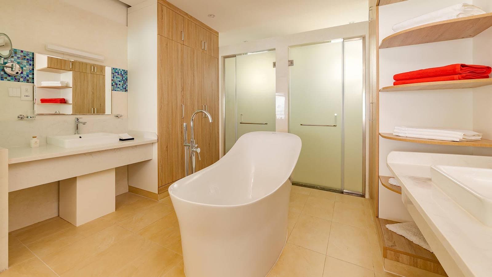 Three Bedroom Lagoon Villa with Pool + Slide - Siyam World