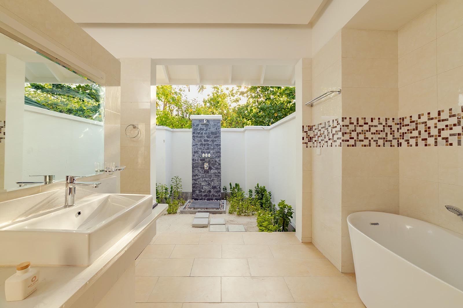 Sunset Pool Beach Villa - Image 4