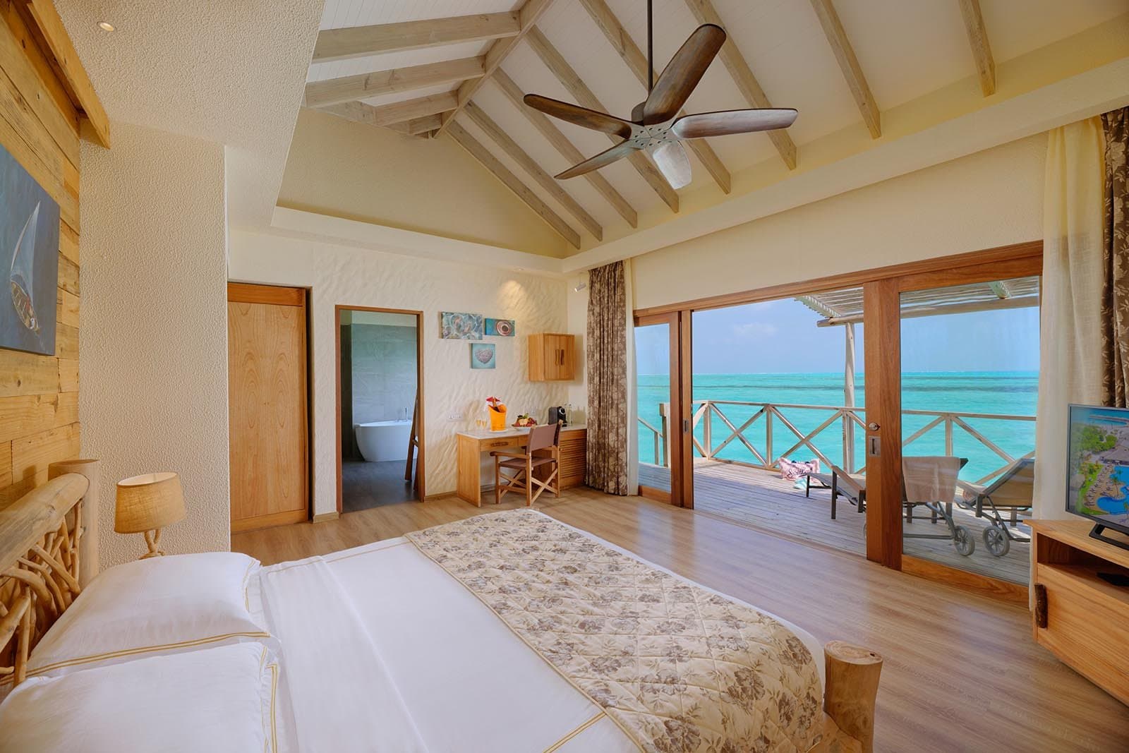 Aqua Suite with Slide - Image 2