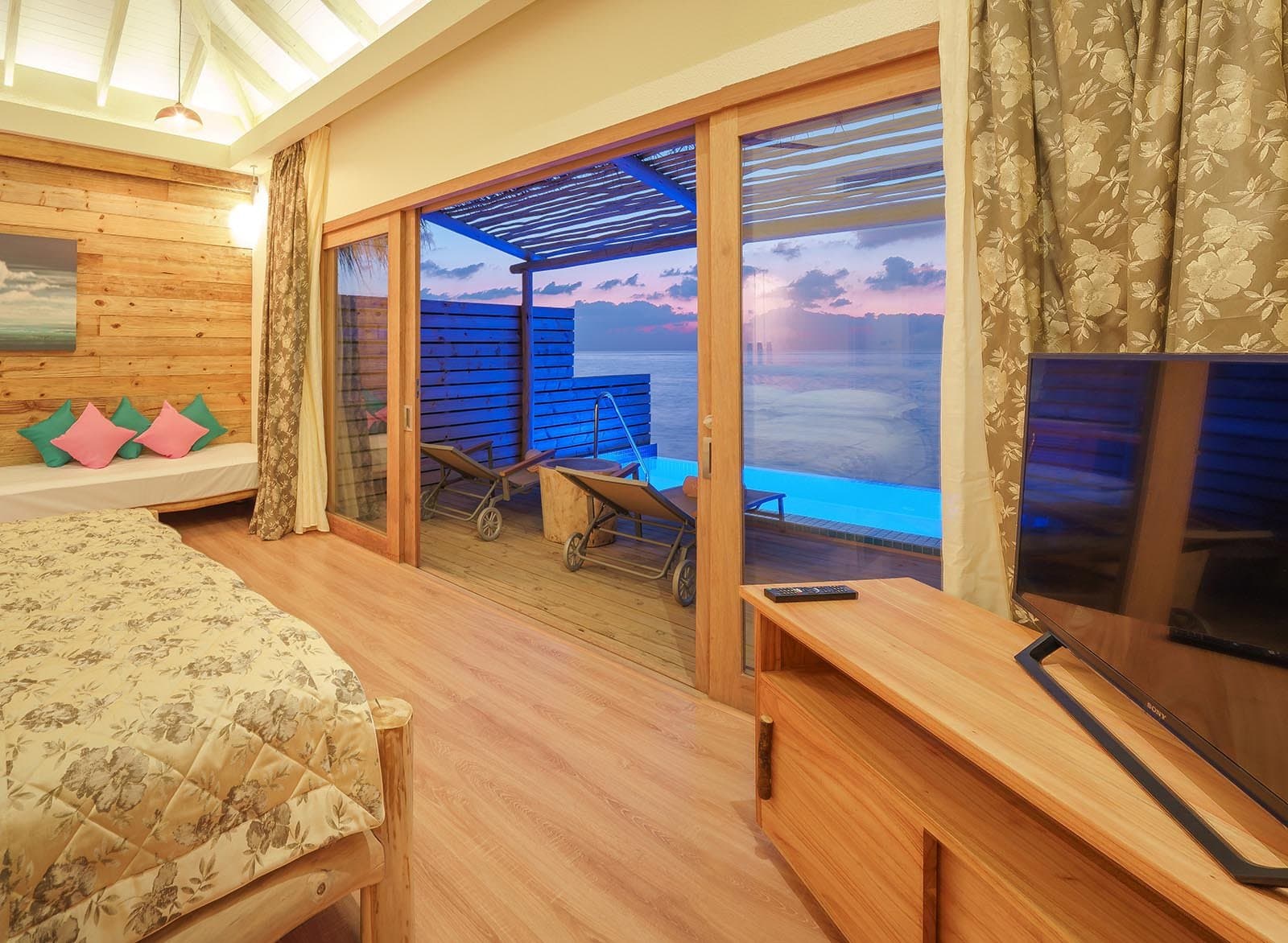 Aqua Suite with Private Pool - Image 2