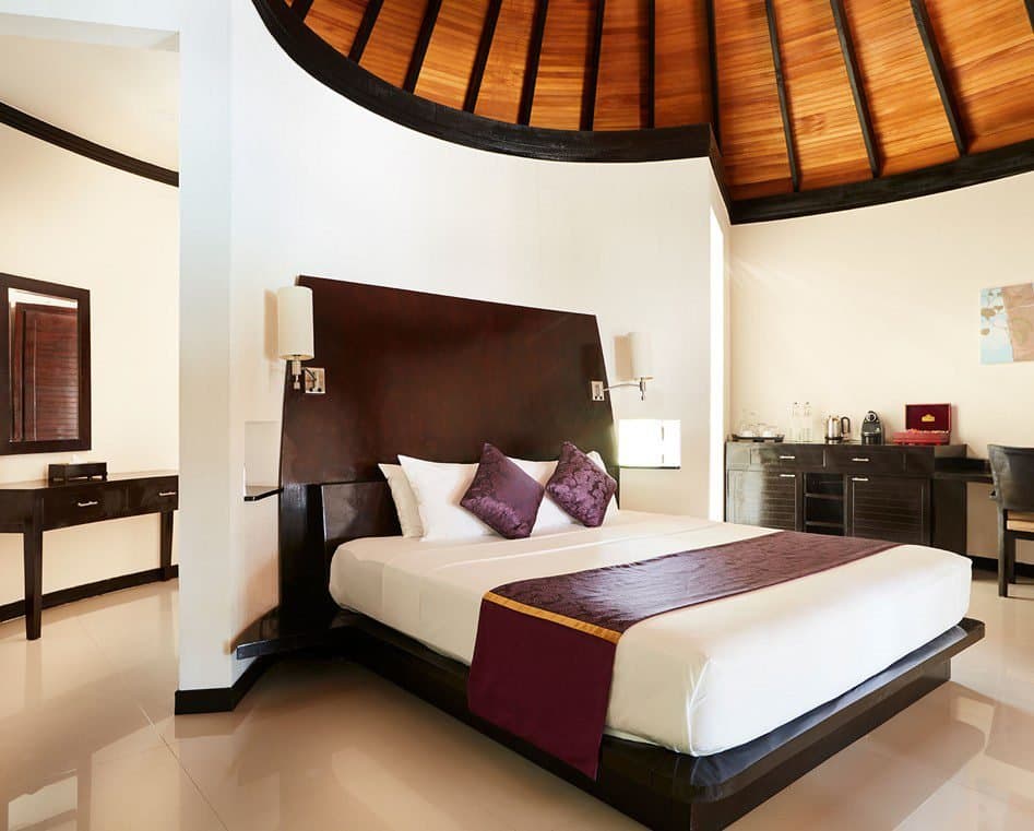 Family Deluxe Beach Villa with Pool - Image 2