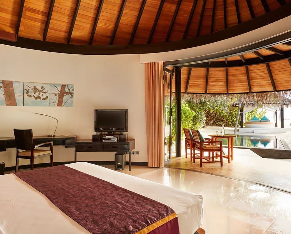 Deluxe Beach Villa with Pool - Image 2