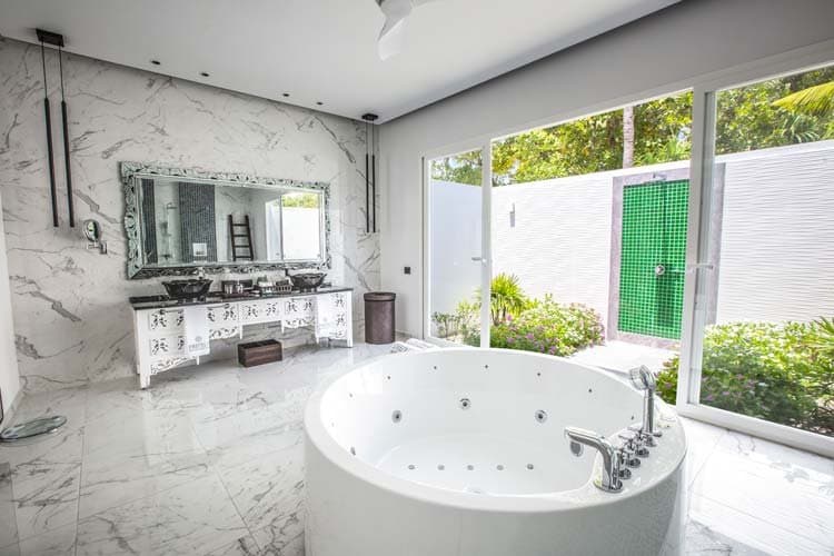 Superior Beach Villas with Pool - Image 3