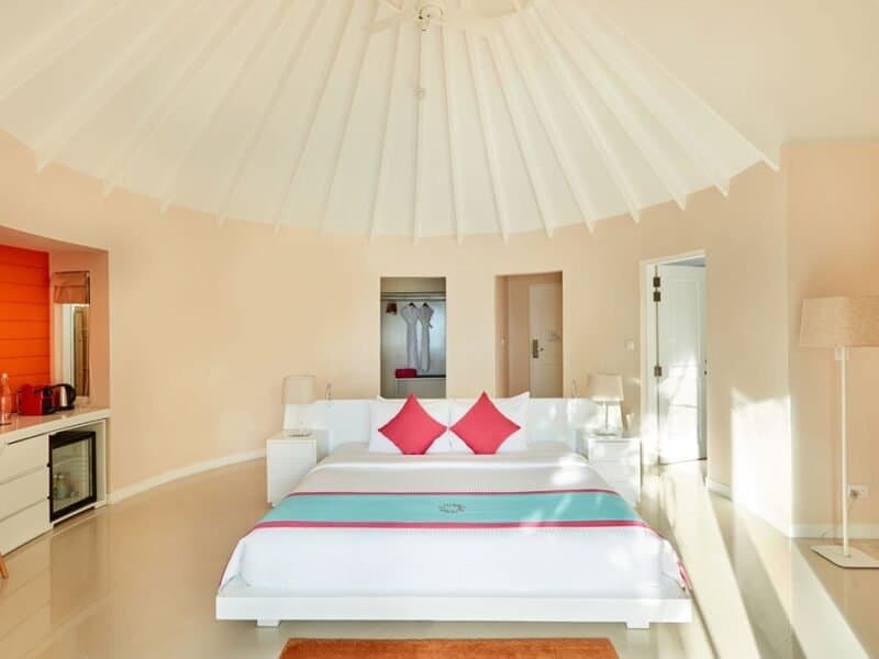 Beach Villa with Pool - Image 3