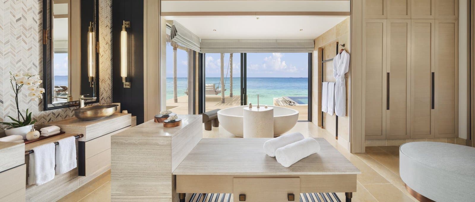 Two Queen Bedded Reef Villa with Pool - Image 2