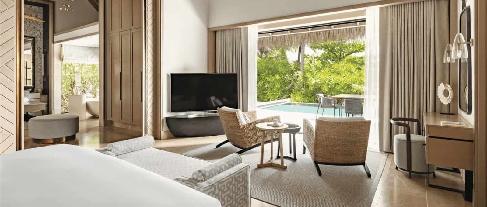 King Beach Villa with Pool - Image 3