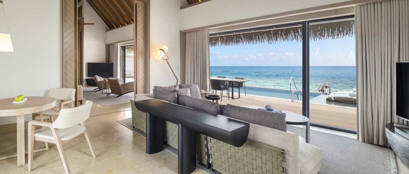 King Grand Overwater Villa with Pool - Image 4