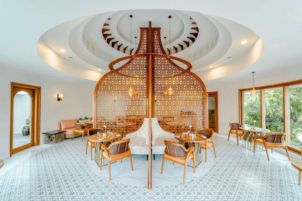 Oasis Restaurant, Bar & Lounge - Image 2