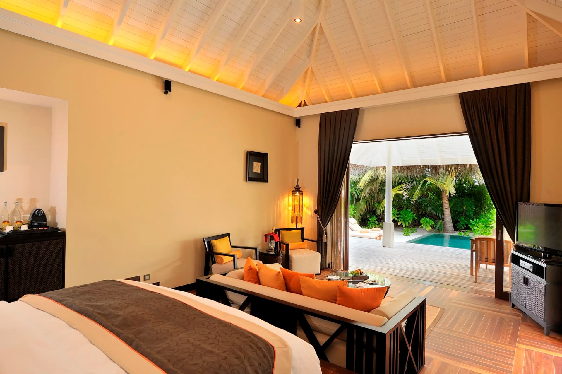 Sunset Beach Suite with Pool - Image 3