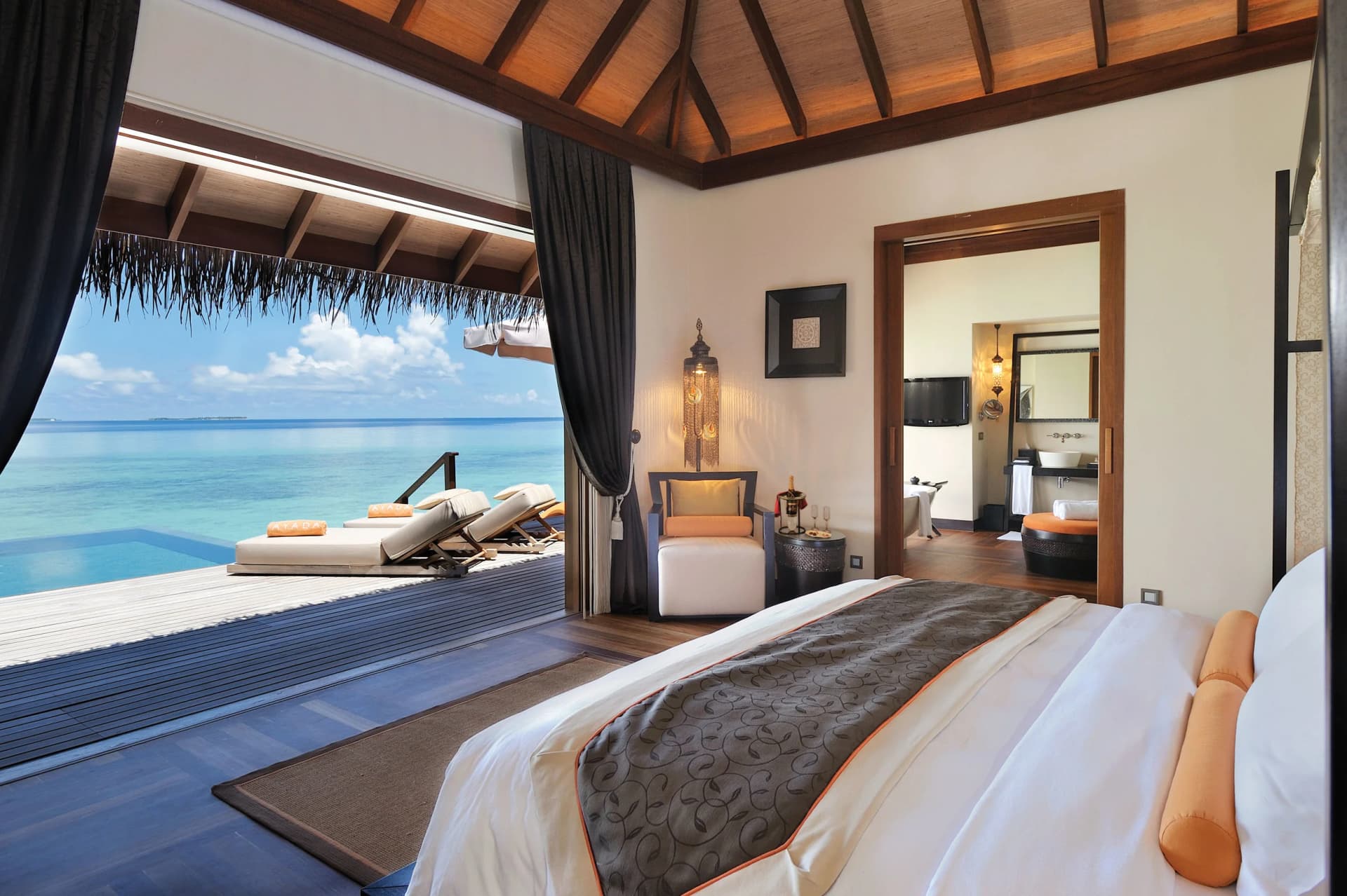Sunset Ocean Suite with Pool - Image 2