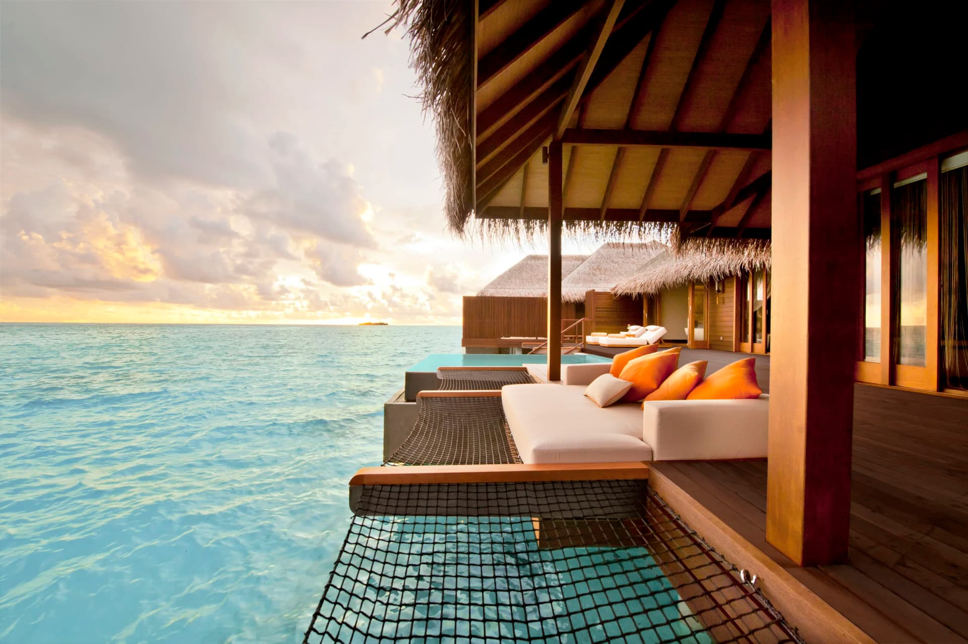 Sunset Family Ocean Suite with Pool - Image 2