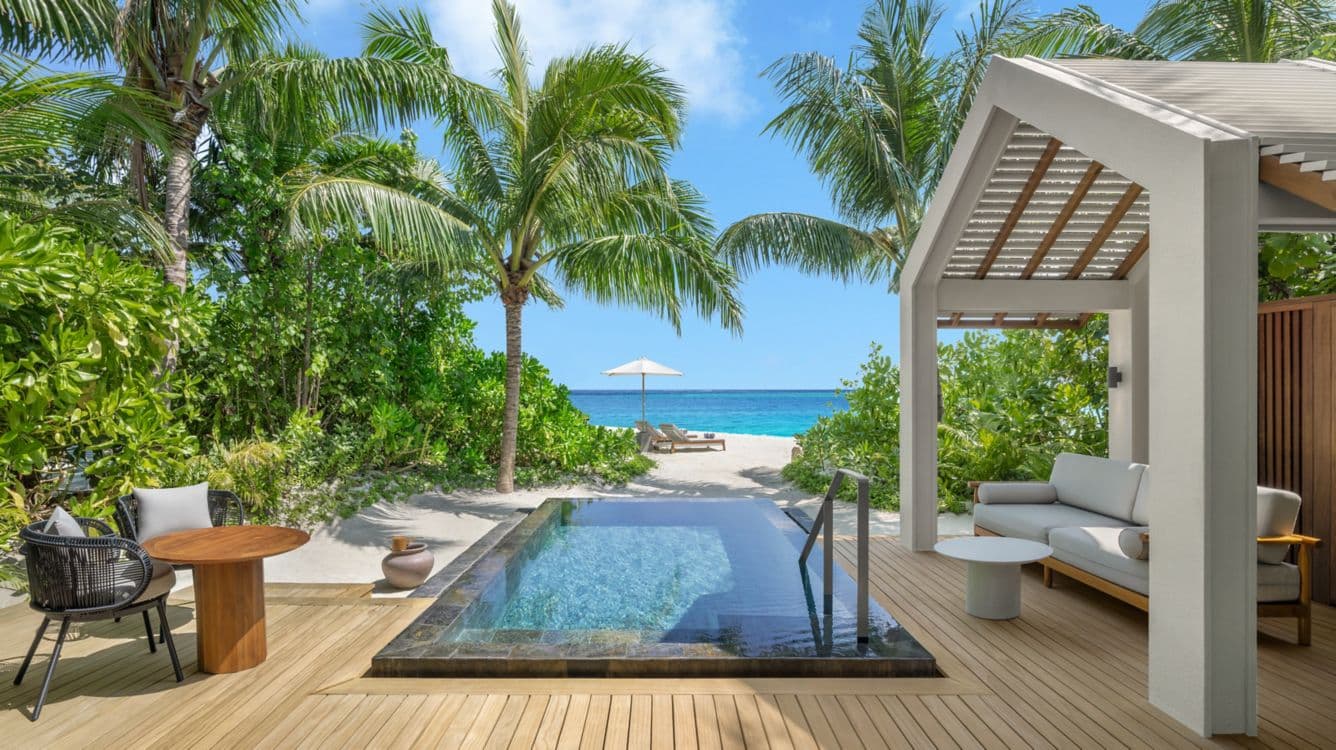 1 Bedroom Overwater Pool - Image 6