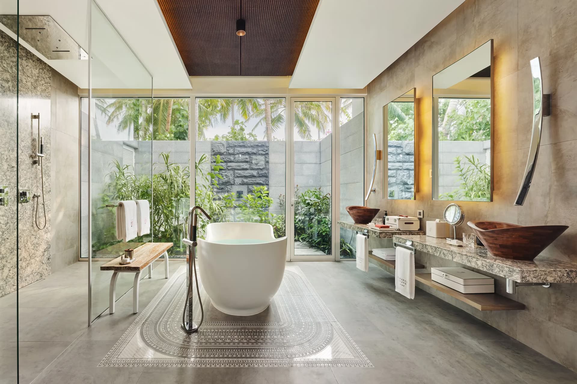 Beach Villa with Pool - Image 3