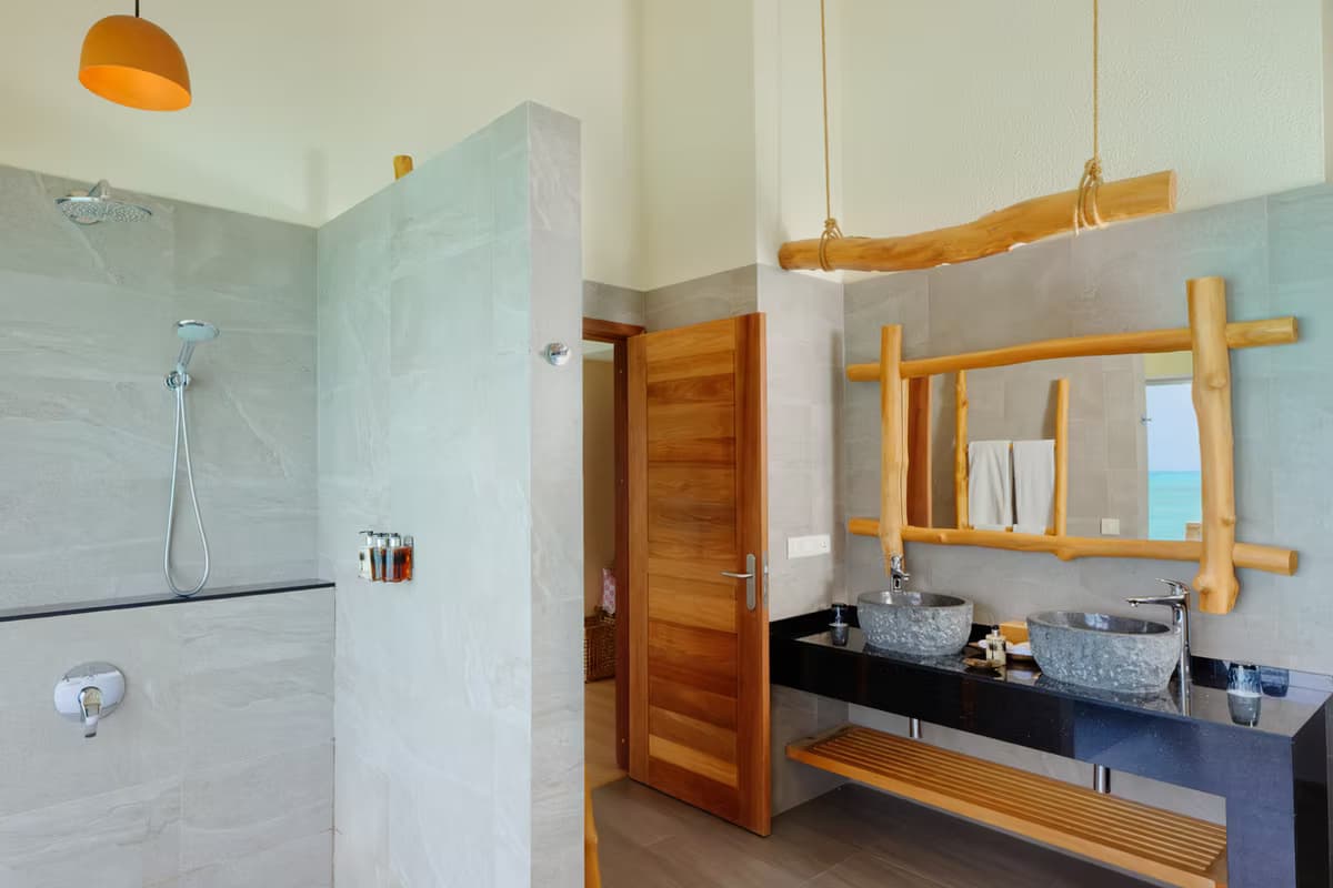 Aqua Suite with Slide - Image 5