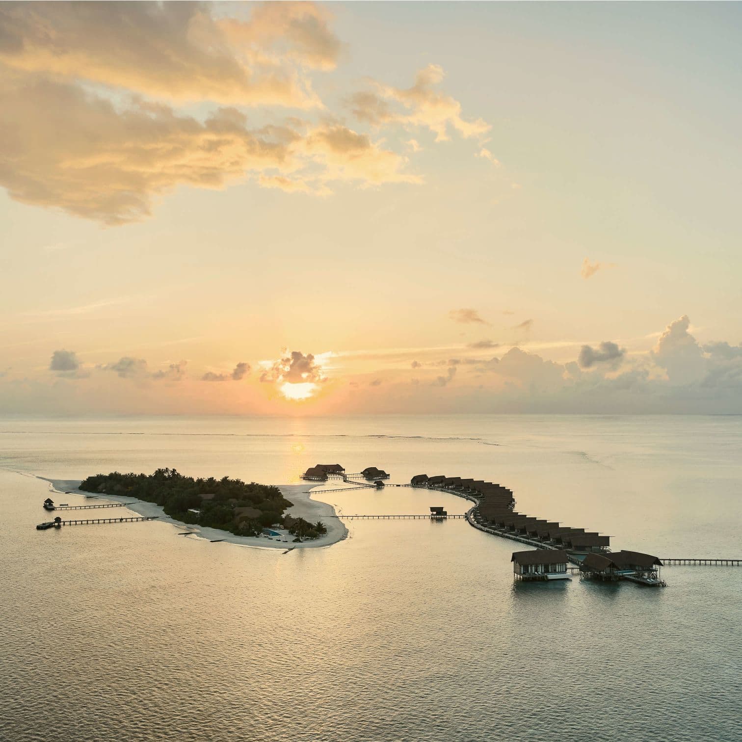 Cocoa Island - 5-star resort in South Malé (Kaafu Atoll) featuring pristine beaches, crystal-clear lagoon, and overwater villas