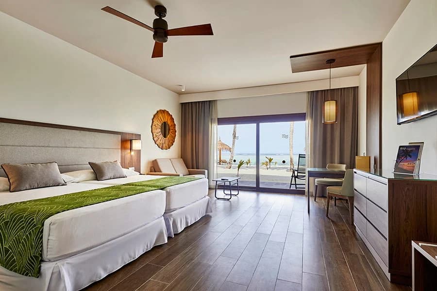 Junior Suite with Beach Access