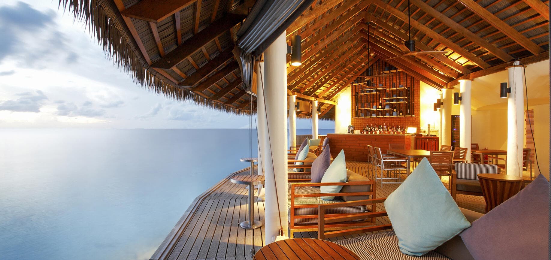 Giraavaru Lobby Bar