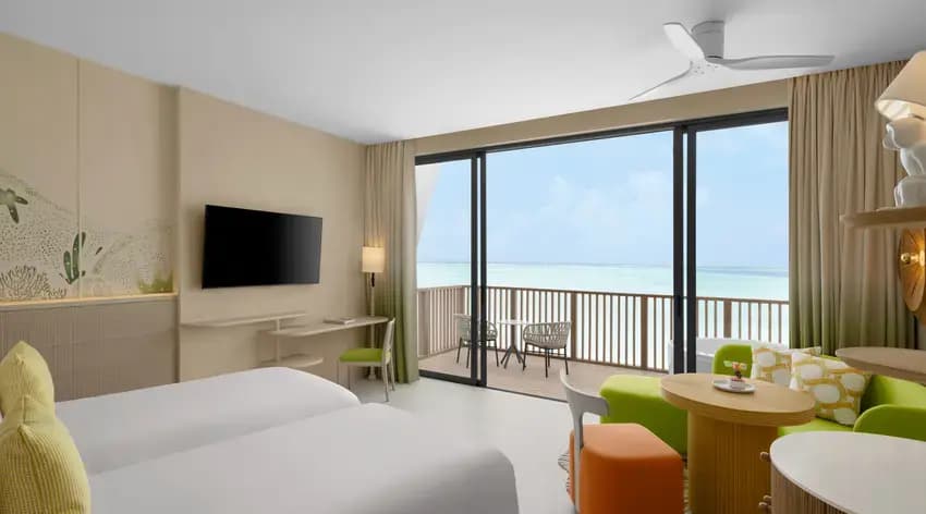 Mirage Panoramic Room with Jacuzzi - Image 5