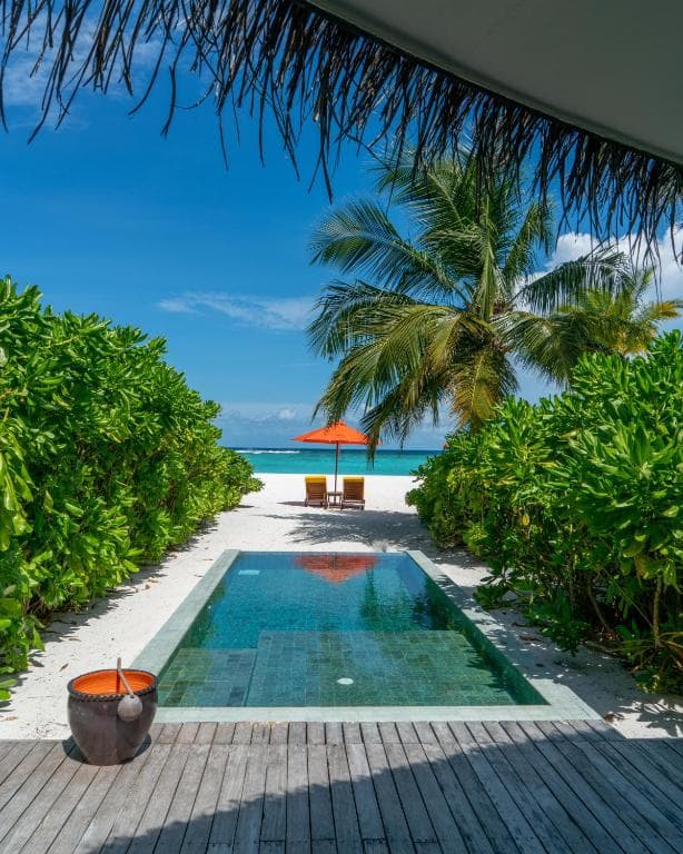 Deluxe Beachfront Pool Villa - Image 2