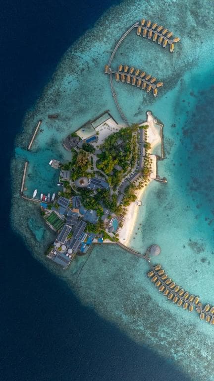 Centara Ras Fushi Resort & Spa - 5-star resort in North Malé (Kaafu Atoll) featuring pristine beaches, crystal-clear lagoon, and overwater villas