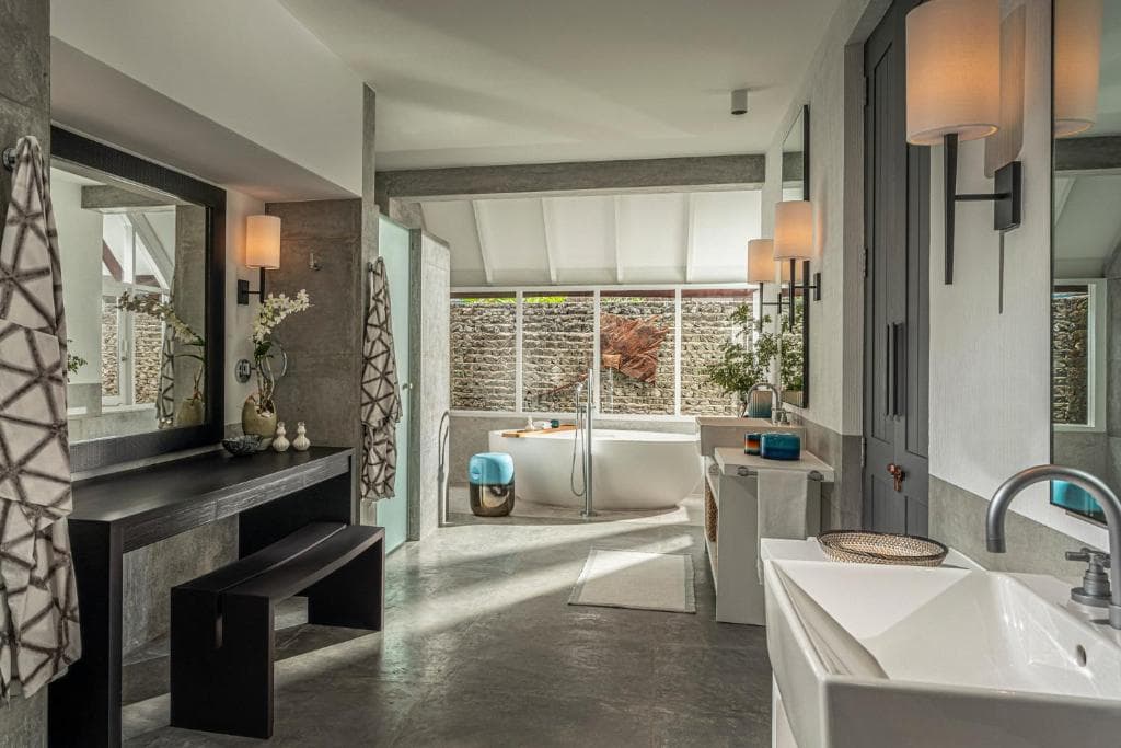 Beach Villa with Pool - Image 3