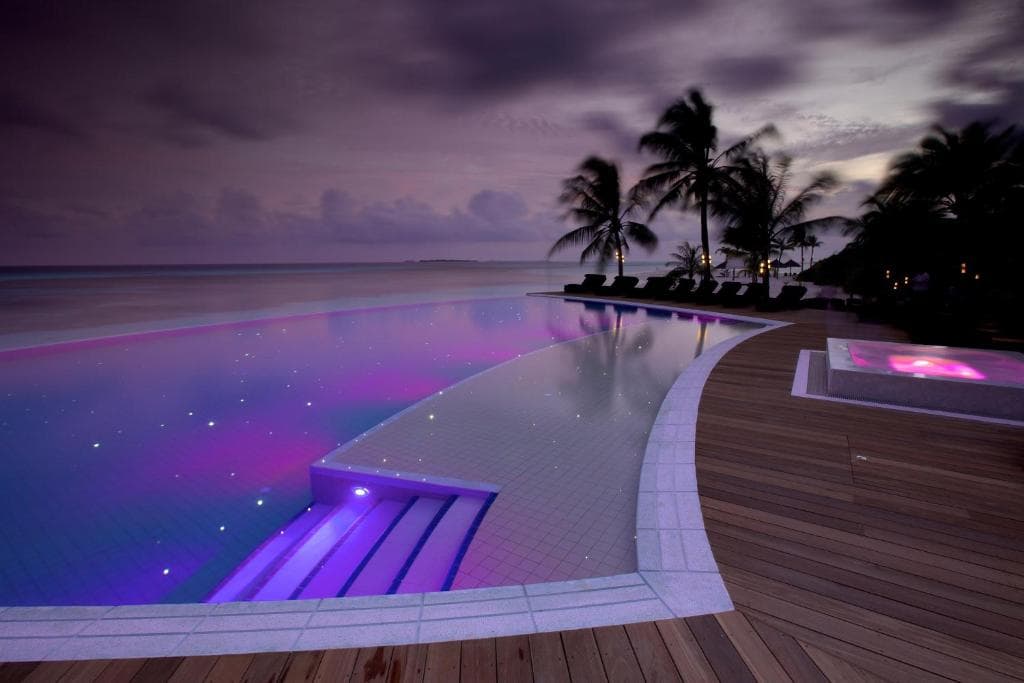 Jacuzzi Beach Villa - Image 4