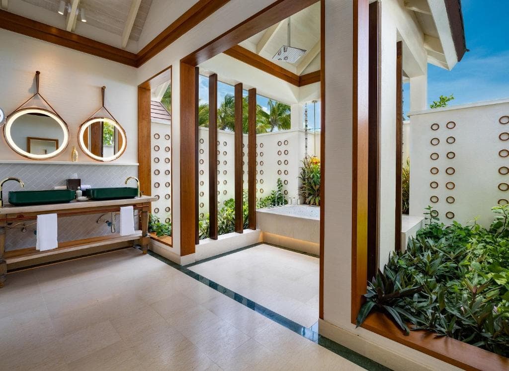 SunNest Water Pool Villa - Image 5