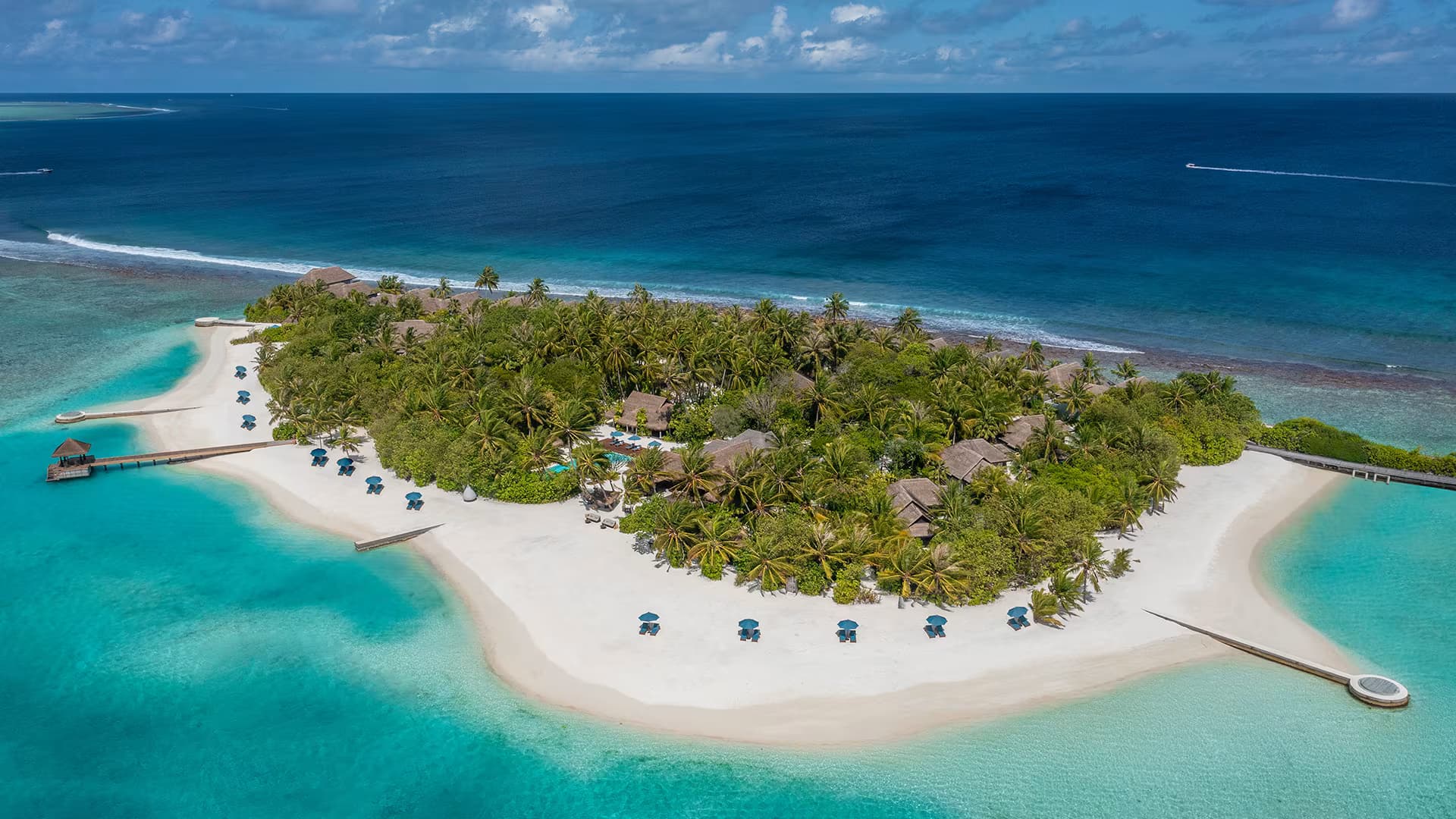 Diving - State-of-the-art localbusiness facility at Naladhu Private Island Maldives with luxurious tropical surroundings and premium amenities