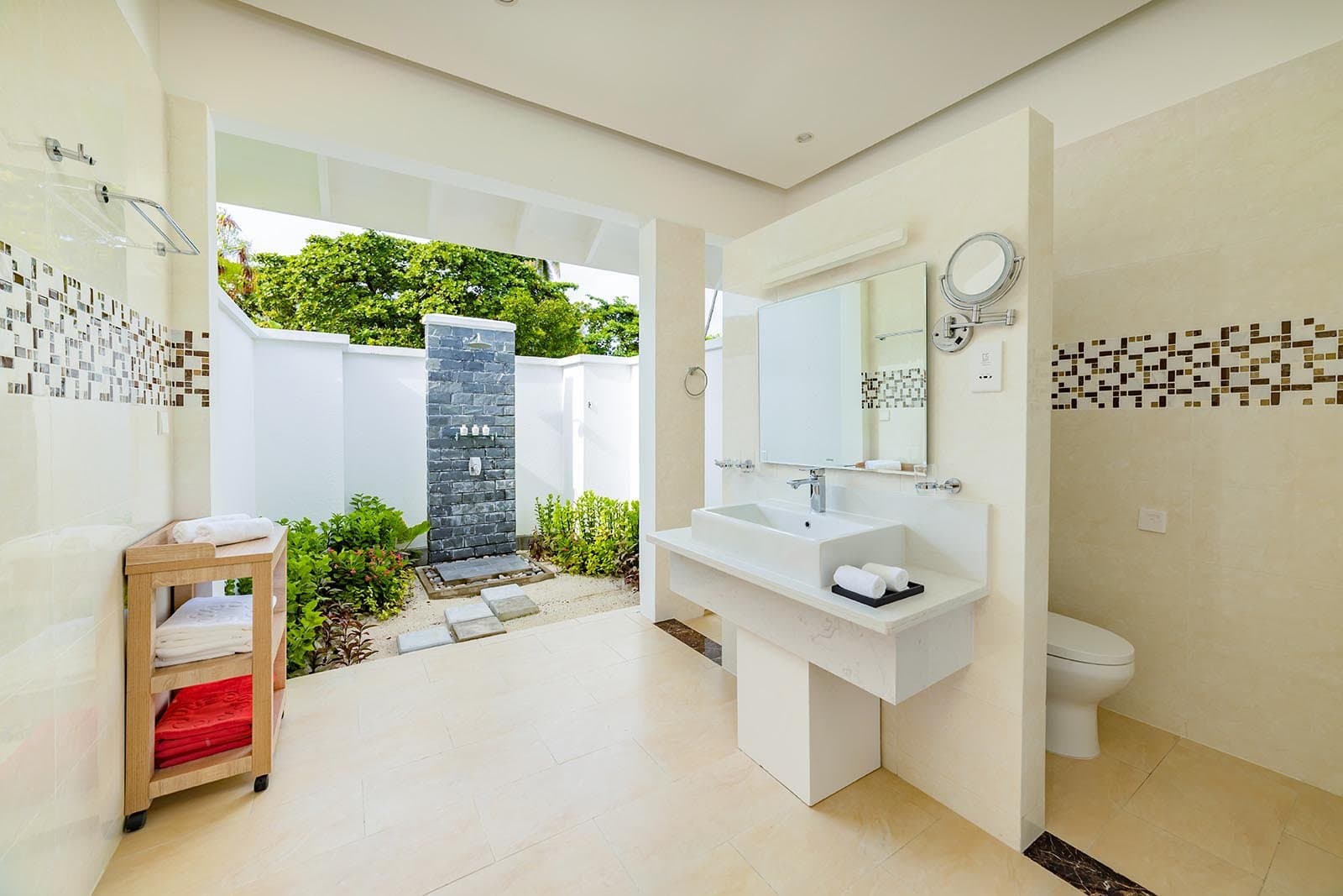 Pool Beach Villa - Image 3