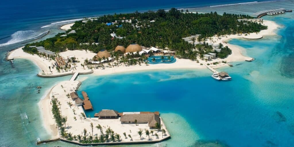 Holiday Inn Resort Kandooma Maldives - 5-star resort in South Malé (Kaafu Atoll) featuring pristine beaches, crystal-clear lagoon, and overwater villas