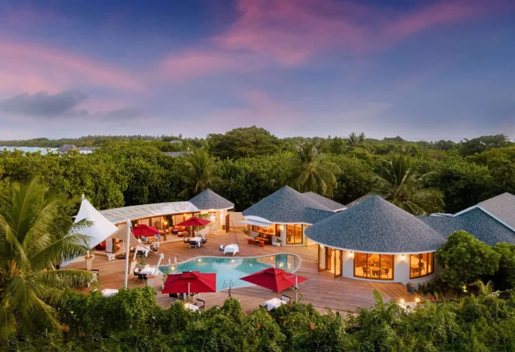 Oasis Restaurant, Bar & Lounge - Sophisticated International restaurant at Hideaway Beach Resort & Spa featuring elegant tropical ambiance and gourmet cuisine