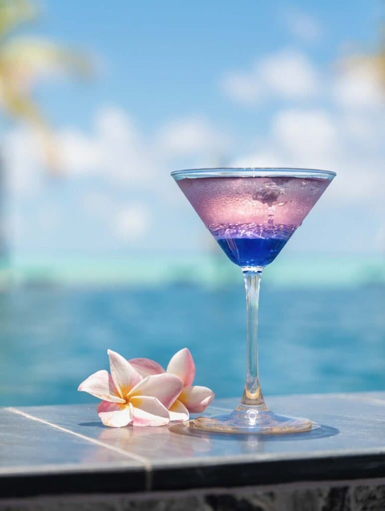 Splash Bar - Sophisticated Pool Bar restaurant at Madifushi Private Island featuring elegant tropical ambiance and gourmet cuisine