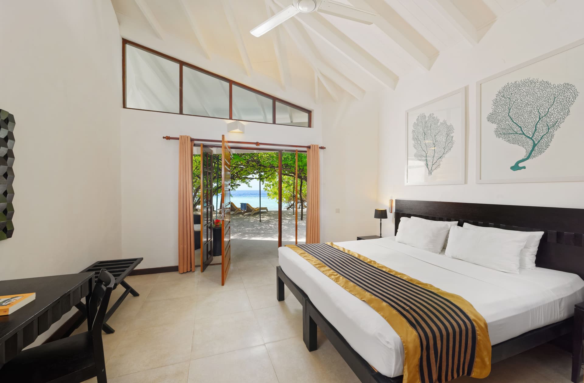 Superior Beach Bunglow - Image 9
