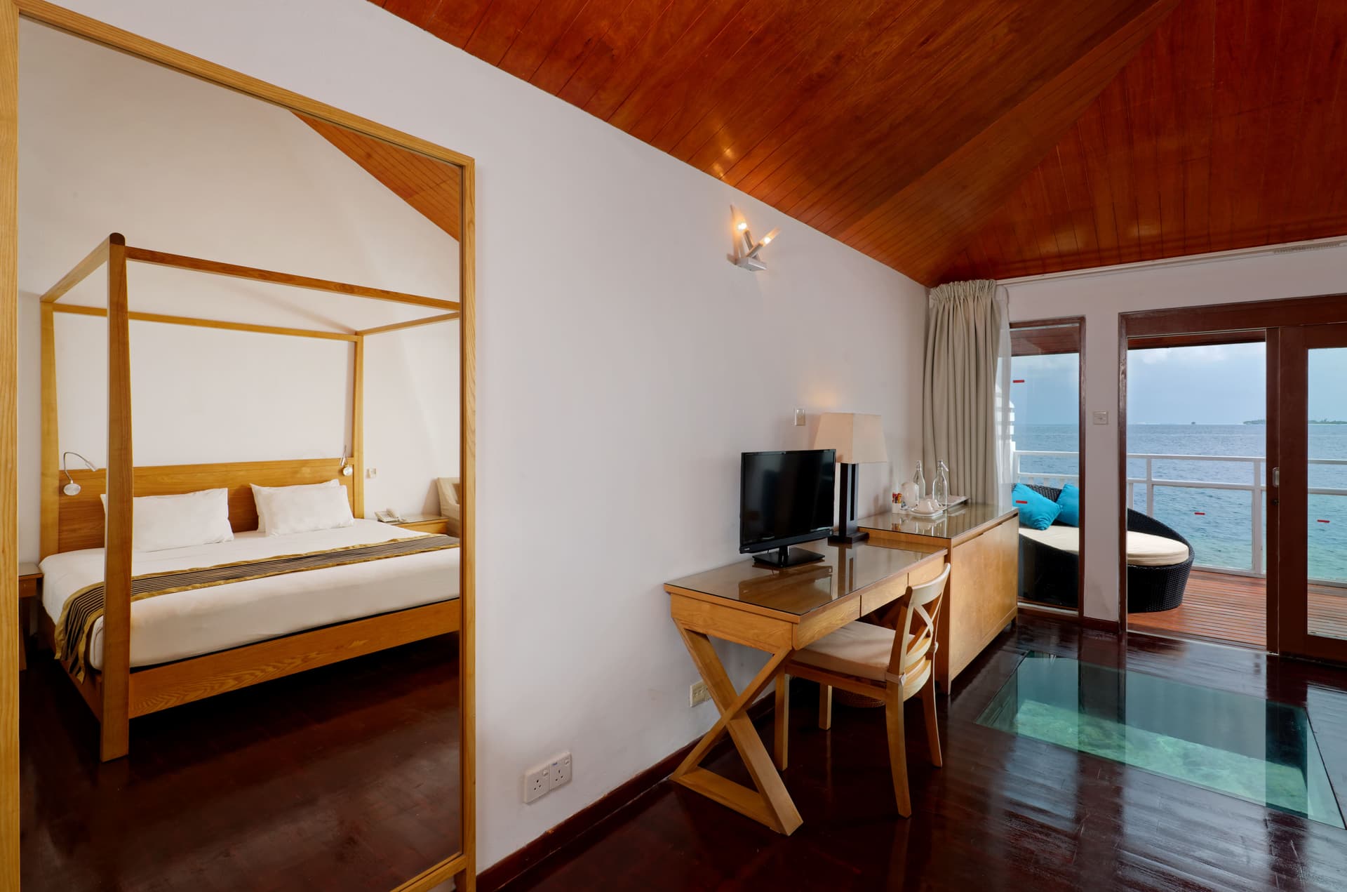 Water Villa - Image 11
