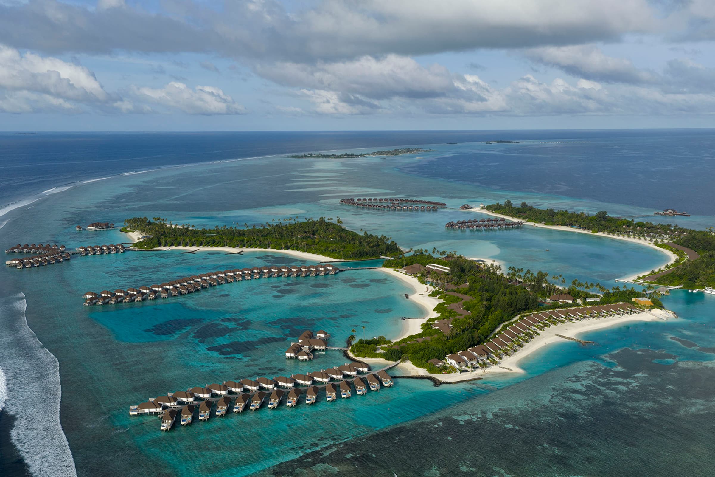 Sun Siyam Olhuveli - 5-star resort in South Malé (Kaafu Atoll) featuring pristine beaches, crystal-clear lagoon, and overwater villas