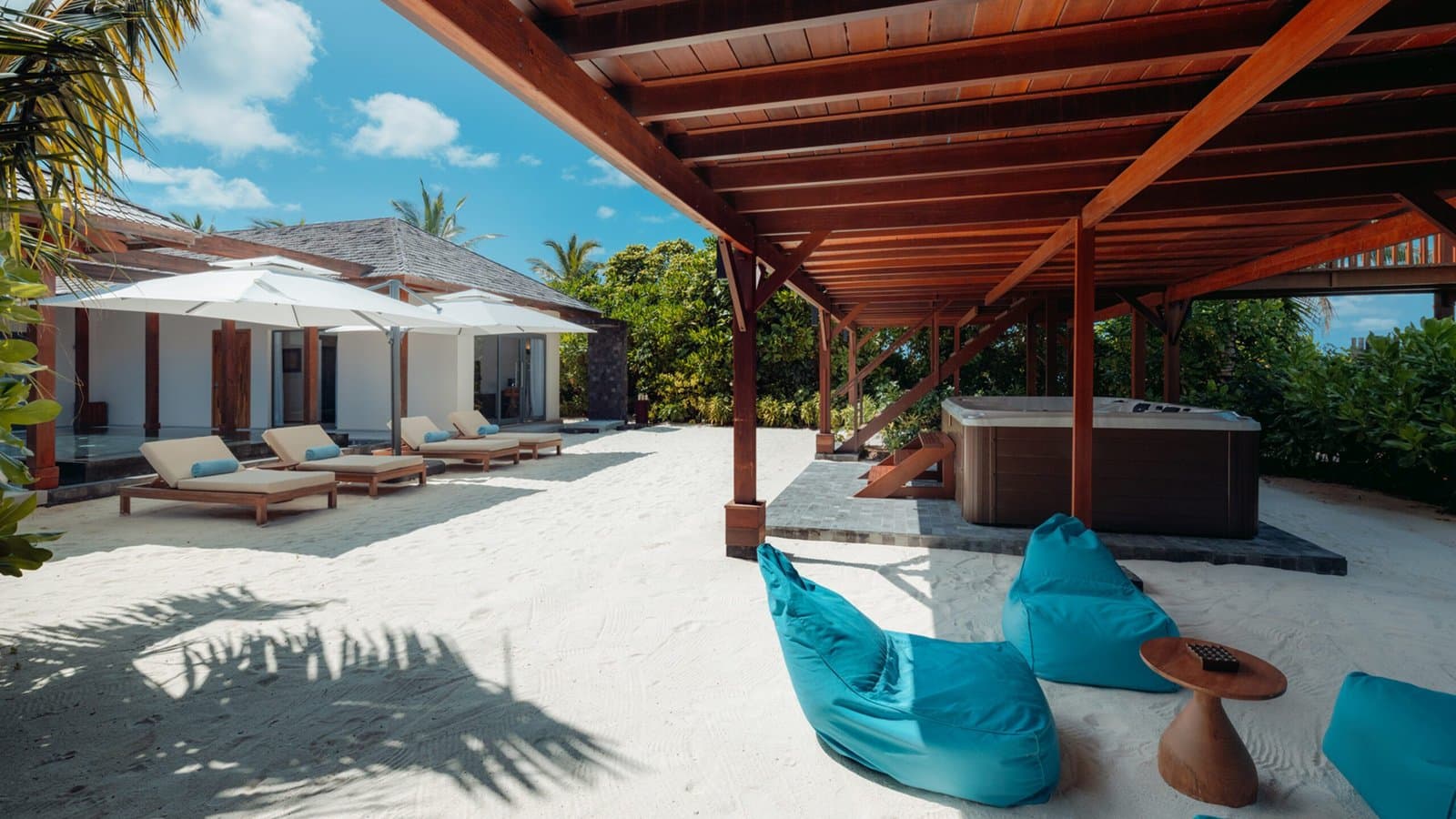 Beach Pool Residence - Kuredhivaru Resort & Spa