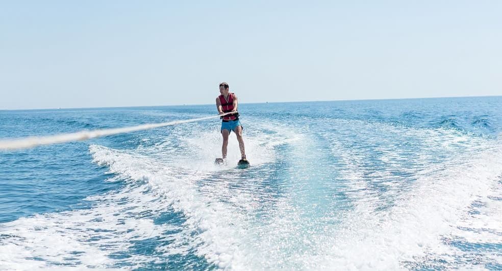 Waterskiing, Wake & Kneeboarding