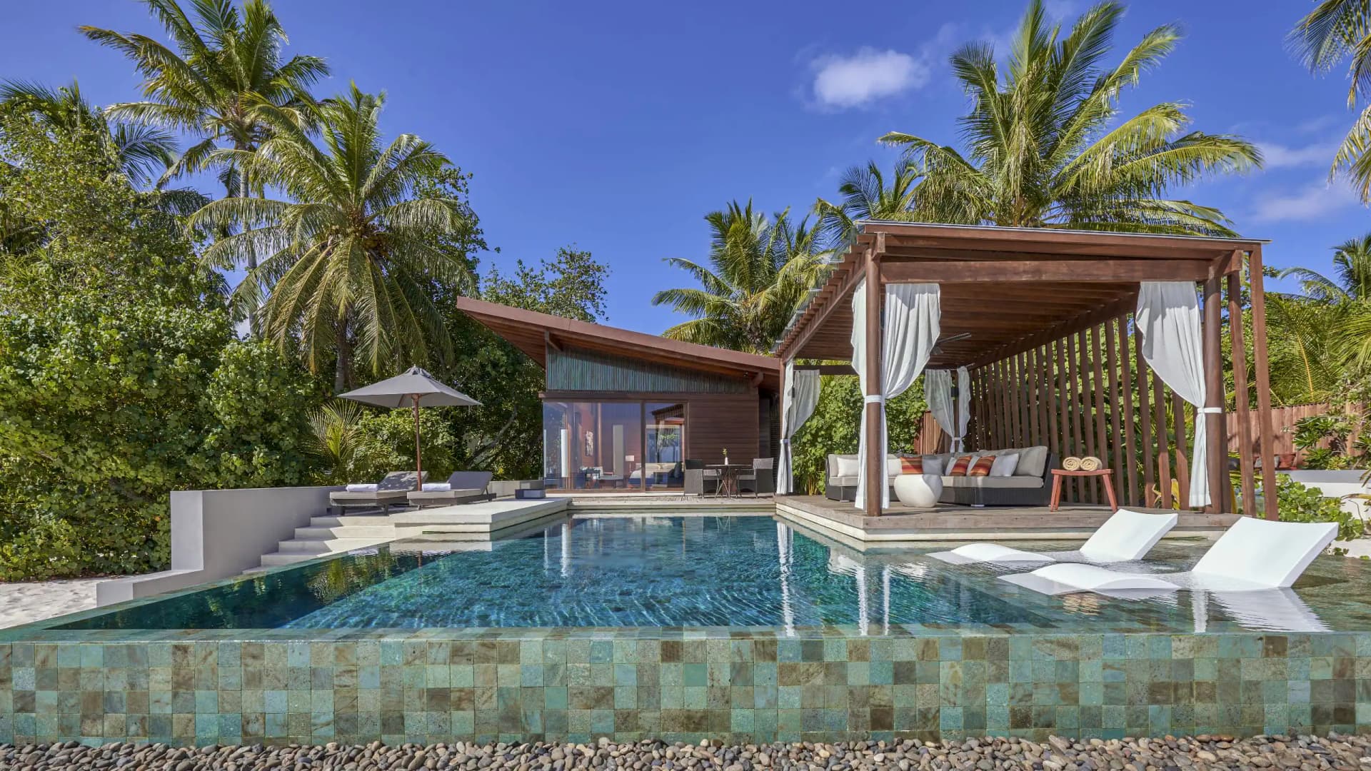 Deluxe Beach Pool Villa