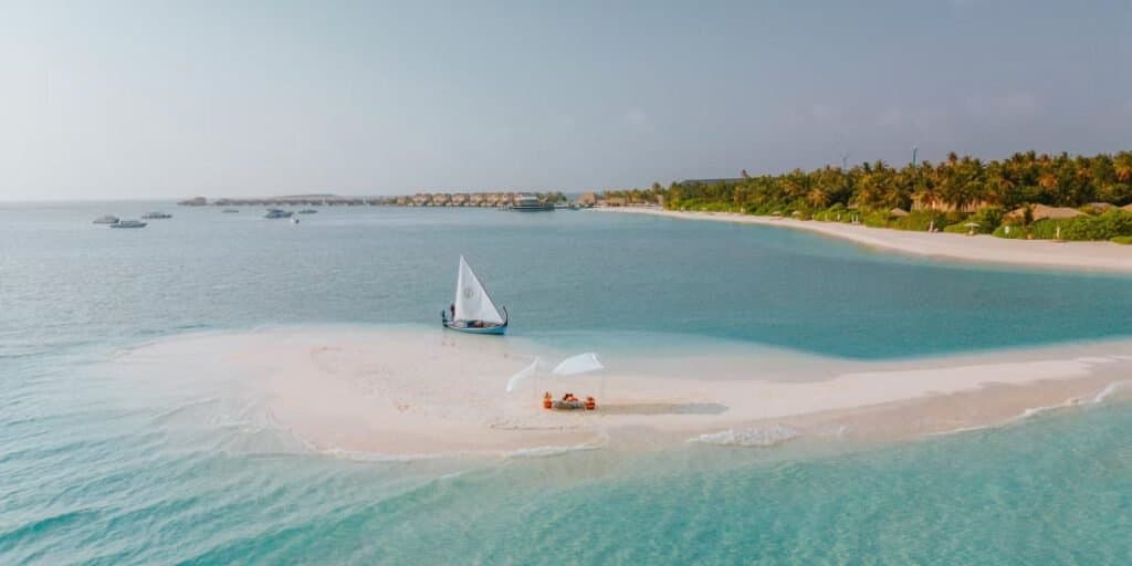 InterContinental Maldives Maamunagau Resort - 5-star resort in Raa Atoll featuring pristine beaches, crystal-clear lagoon, and overwater villas